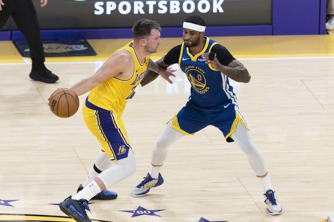 东契奇单打库里