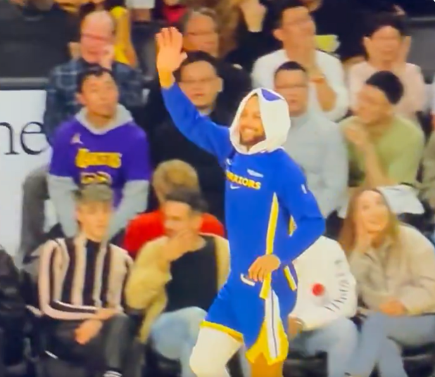 库里NBA揭幕战场边挥手拜拜动作引热议