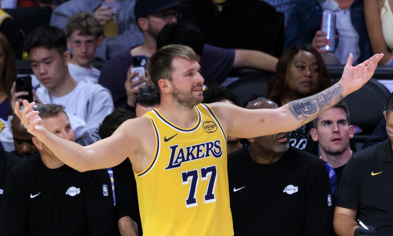 湖勇大战揭幕战：东契奇独木难支，希尔德满分闪耀