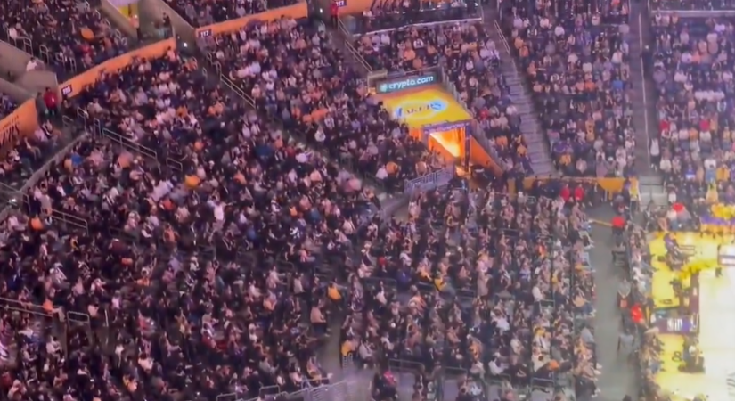 东契奇湖人首秀引爆全场！球迷齐声致谢独行侠总经理