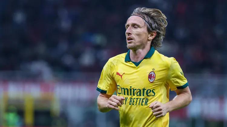 吉梅内斯爆料：莫德里奇加盟米兰送iPhone免唱歌