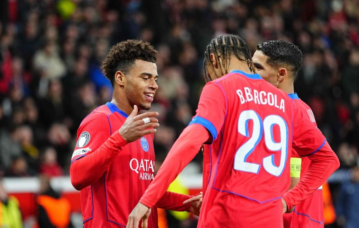 欧冠卫冕冠军巴黎圣日耳曼7-2狂胜勒沃库森，豪取三连胜