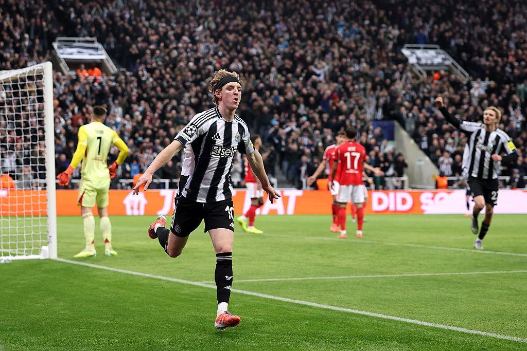 戈登创历史！成纽卡队史首位欧冠连续三场破门球员