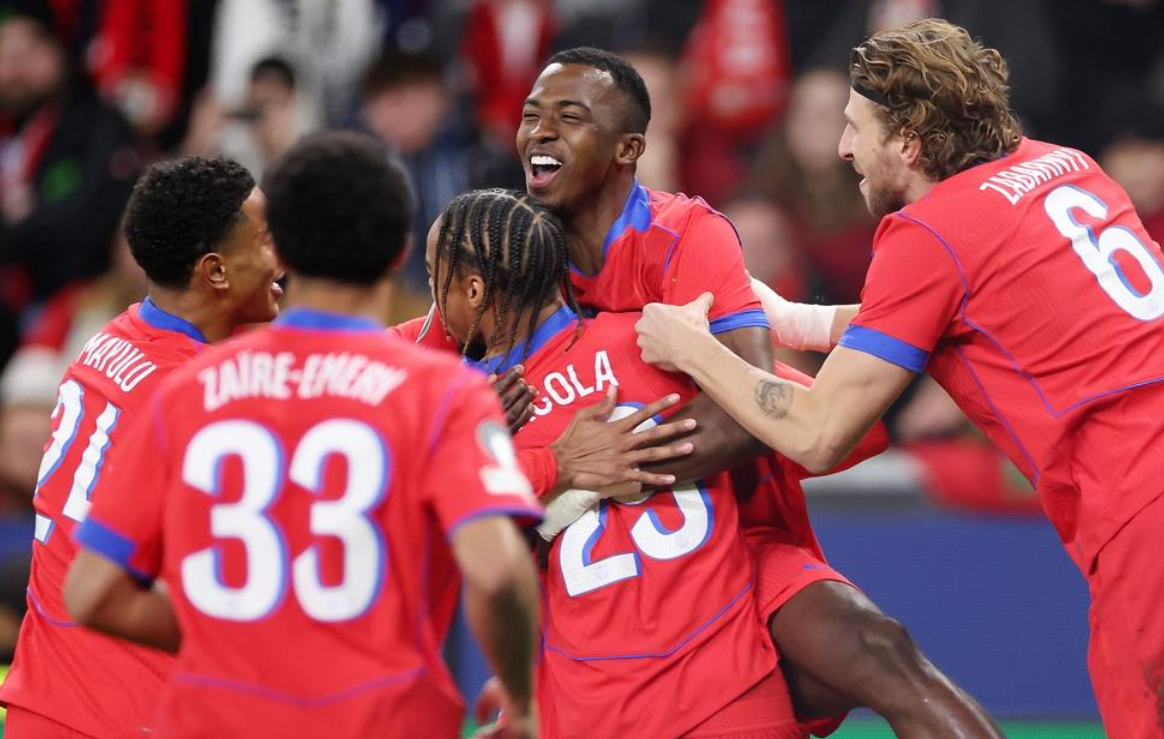 欧冠疯狂夜：巴黎7-2狂胜勒沃库森，巴萨6-1大胜，马竞穆帅惨败