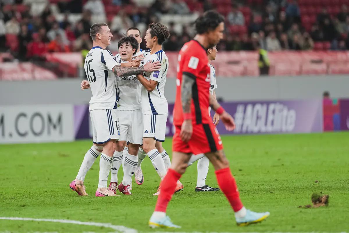 亚冠摆烂！中超内卷！两场0-2背后的中国足球困局！