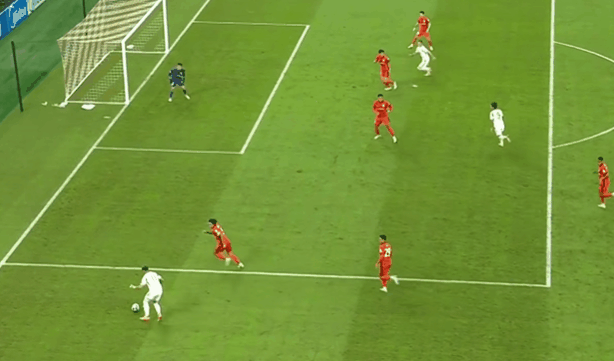 亚冠再遭重创！海港0-2负亚冠新军，3轮1分积分垫底引热议