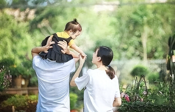 中国人口政策变迁：从‘10亿嫌多’到‘14亿嫌少’的深层原因