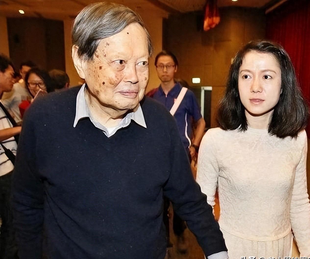 杨振宁离世后遗产争议：翁帆21年陪伴背后的真相