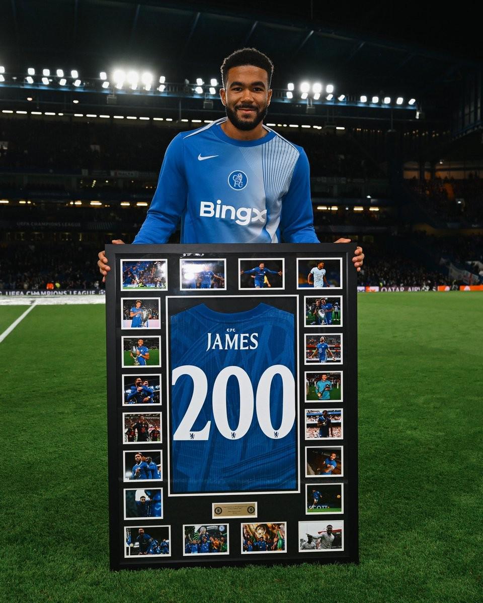 里斯-詹姆斯达成切尔西200场里程碑 赛前获纪念礼物