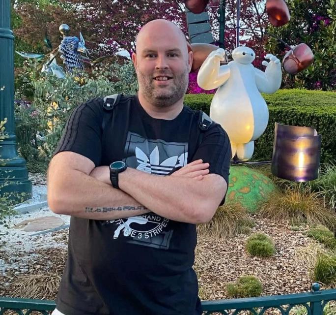 利物浦女足装备管理员乔纳森-亨布尔因病离世，俱乐部深切悼念