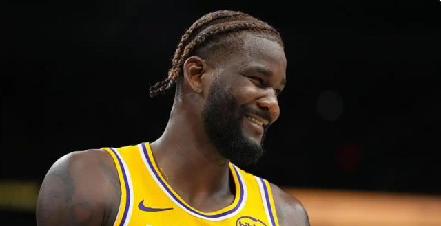 艾顿首秀表现低迷：攻防两端难堪大任，800万年薪是否物有所值？