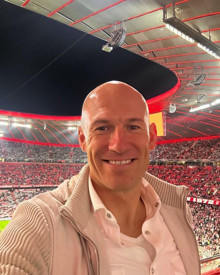 安联球场惊喜现身！罗本晒自拍引球迷热议