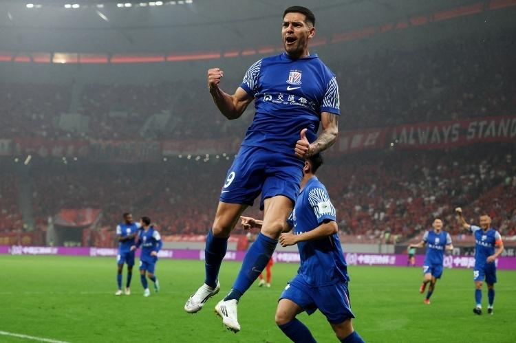 路易斯82天球荒终结！申花亚冠胜首尔，马纳法妙传建功