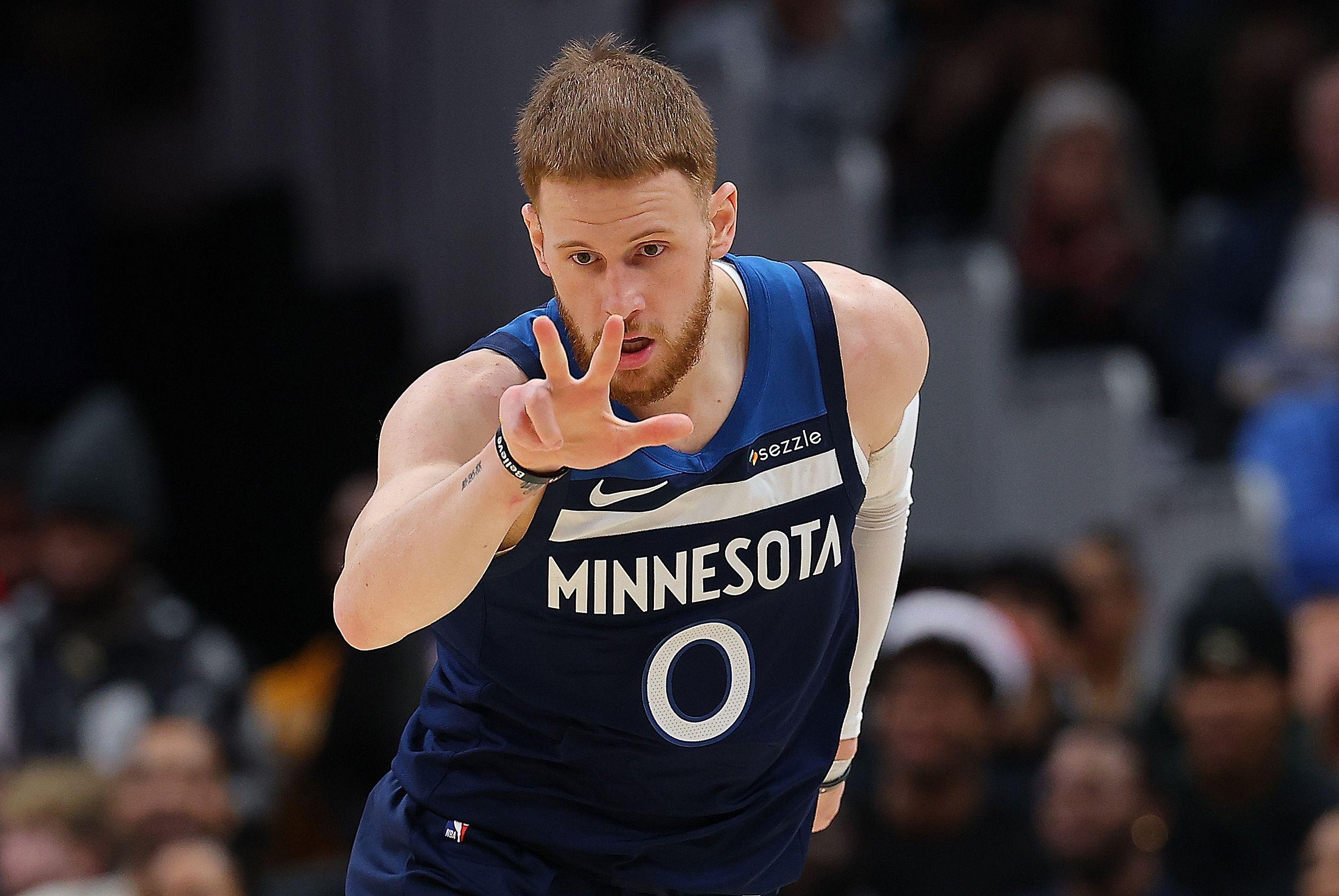 森林狼新赛季控卫调整：迪温琴佐将取代康利首发