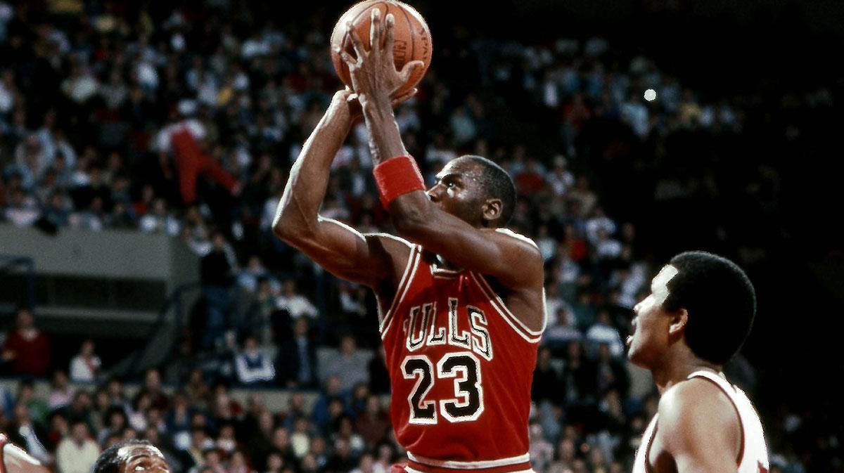 帕特·迈克菲NBC首秀遇意外，迈克尔·乔丹NBA转播角色引热议