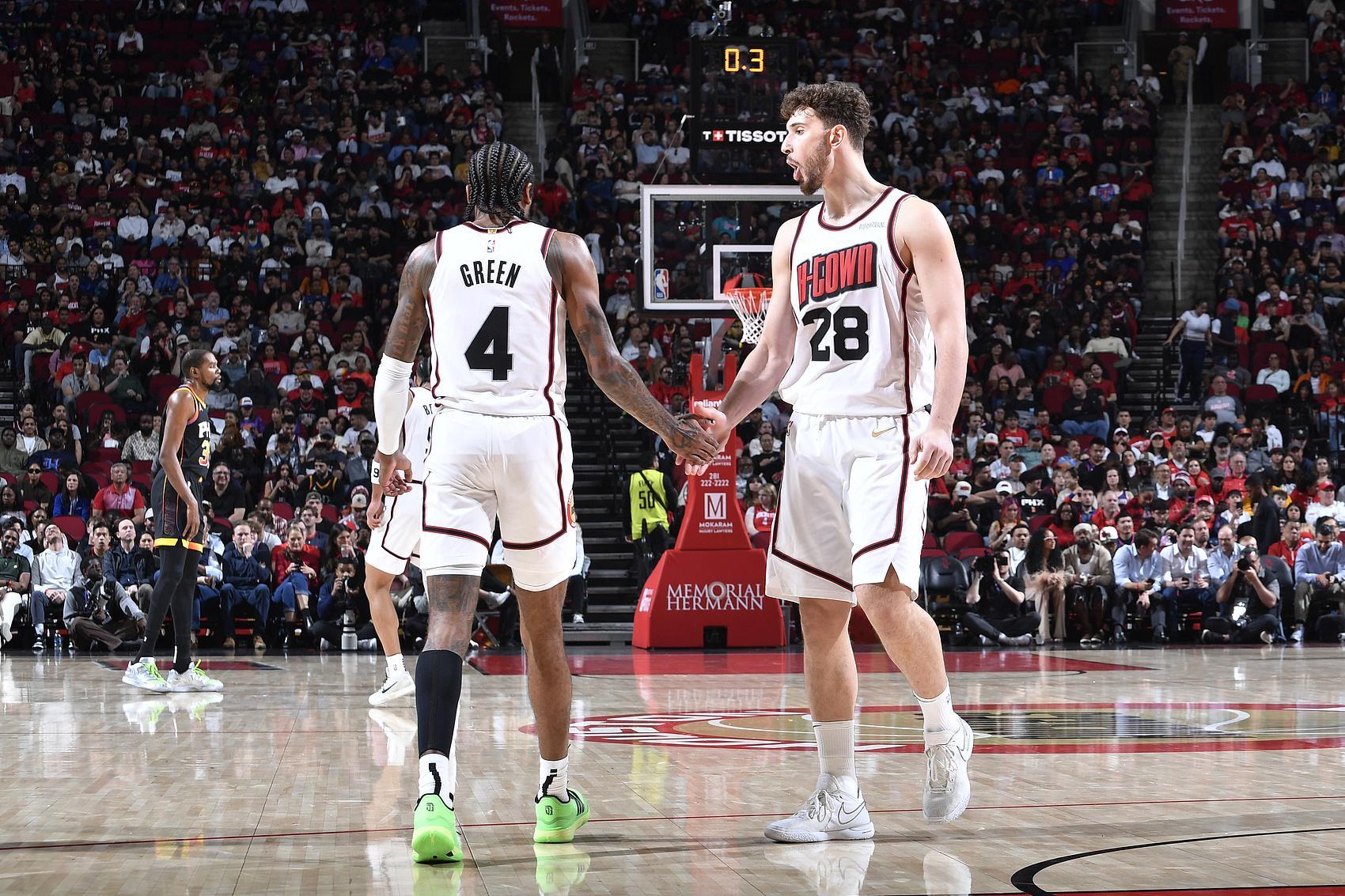 申京实力跃升：全联盟第二中锋？与约基奇差距几何