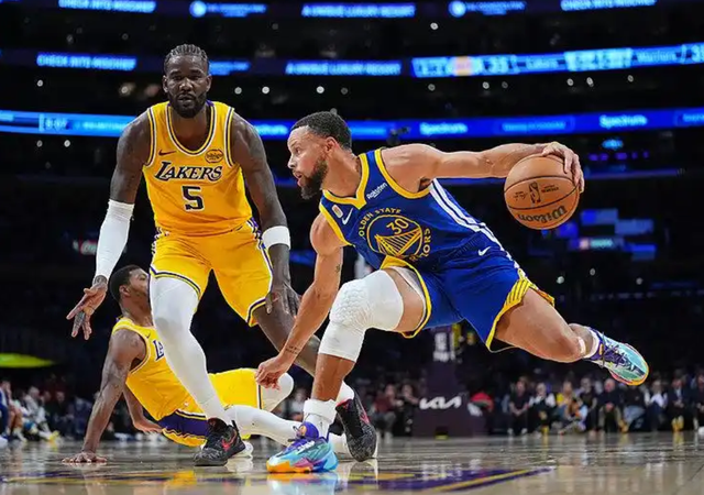 NBA揭幕战勇士大胜湖人！37岁库里创历史纪录，湖人暴露致命短板