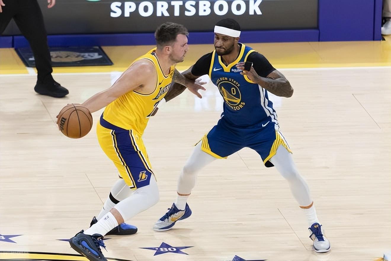 勇士双进攻体系显威，教练组战术革新初见成效