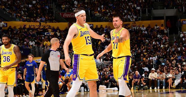 里夫斯谈湖人困境：加盟后球队屡陷‘湖三崩’魔咒