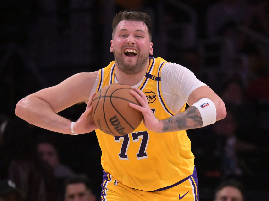 湖人首战失利：文森特低迷，斯玛特与拉拉维亚或成关键