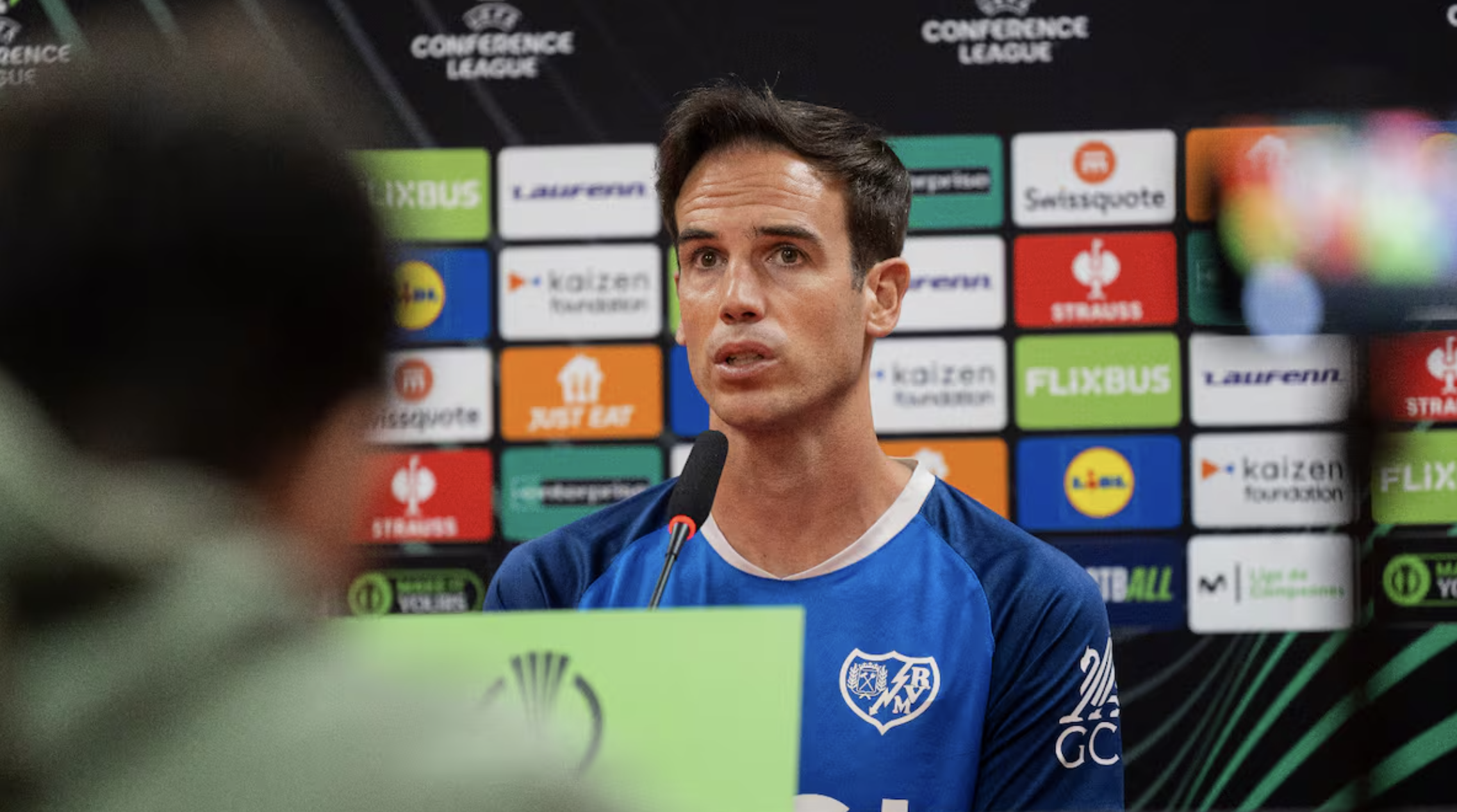 巴列卡诺主帅展望欧协联：期待胜利，海外赛事引争议