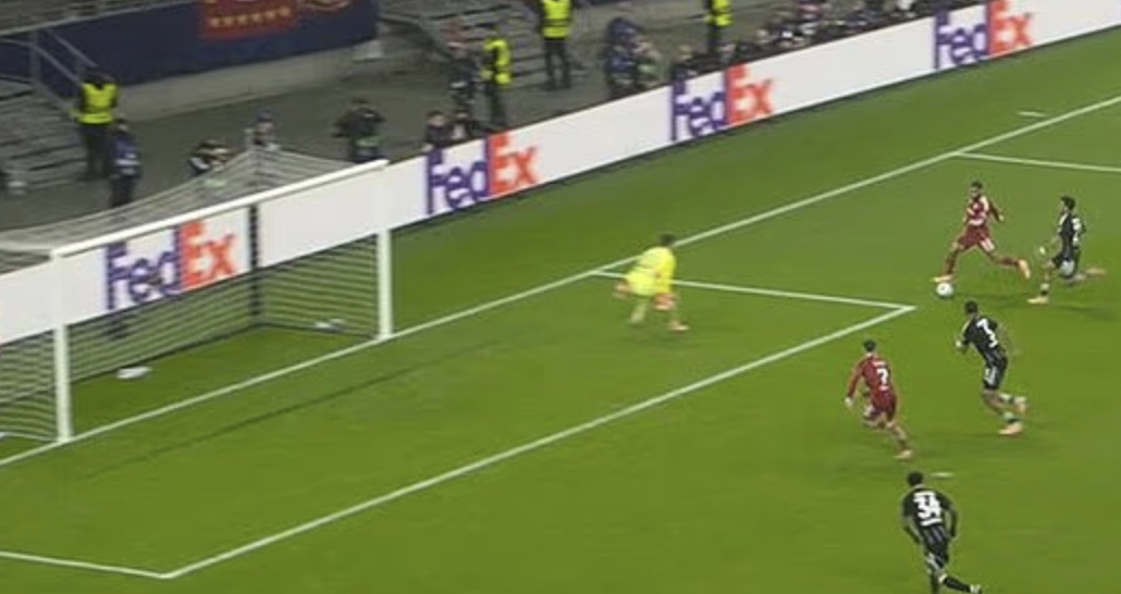 萨拉赫未传球维尔茨引争议！球迷直呼其表现自私