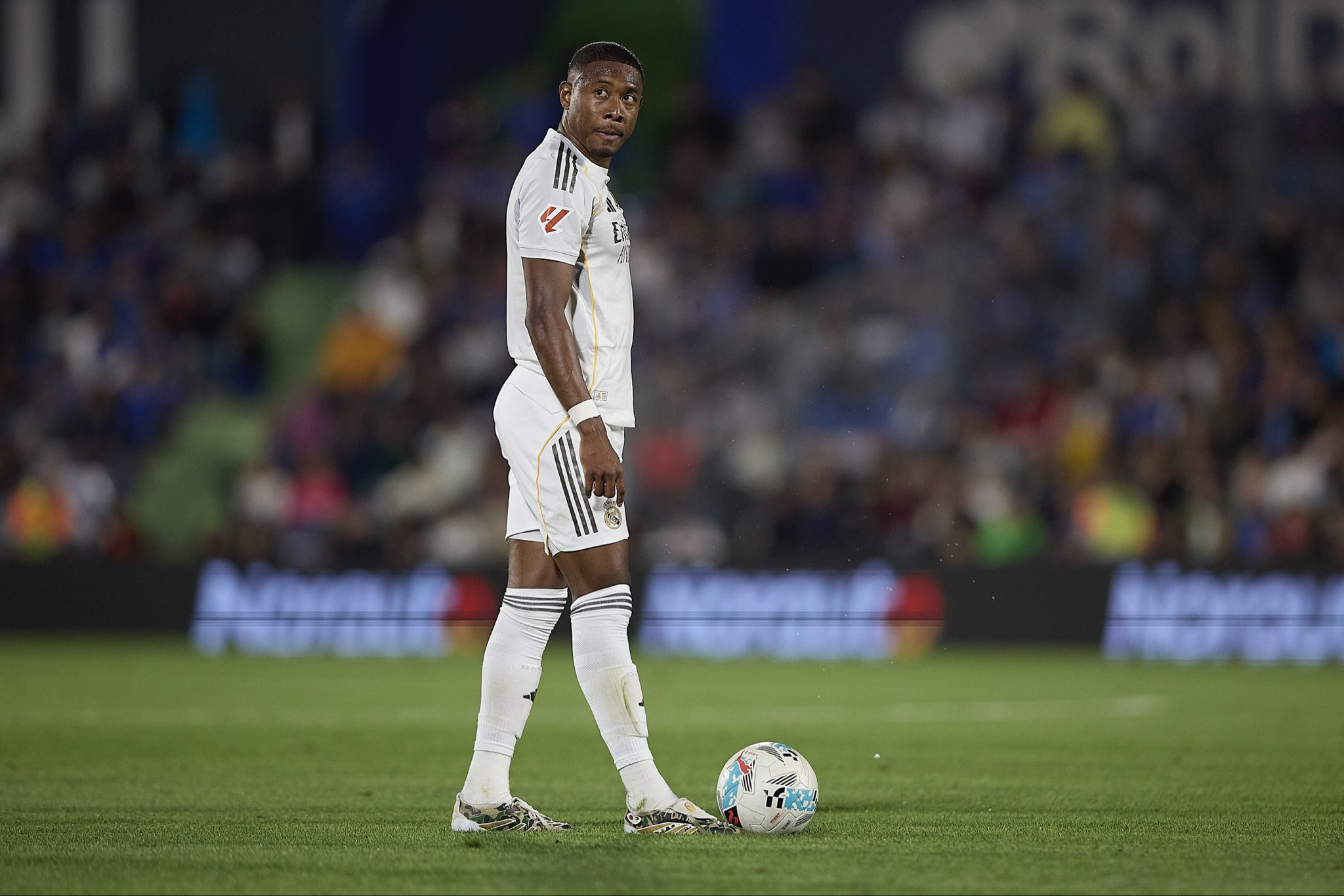 德天空：阿拉巴欲续约皇马，但续约前景存疑