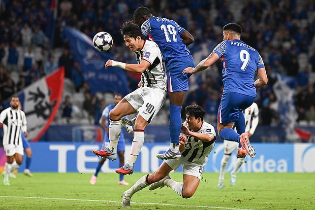 阿苏埃庆祝进球