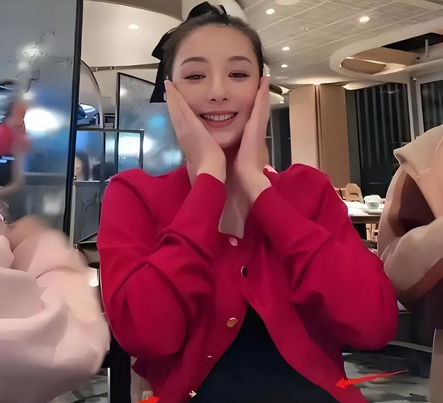 方媛三胎诞下女儿，隔空深情告白郭富城，幸福中藏微妙情绪