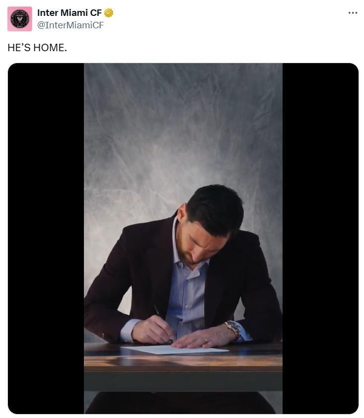 梅西续约迈阿密国际3年！官方晒签约照，世界杯后继续征战至41岁