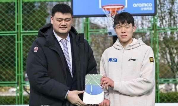 姚明谈杨瀚森：20年变迁，新生代中锋需走自己的路