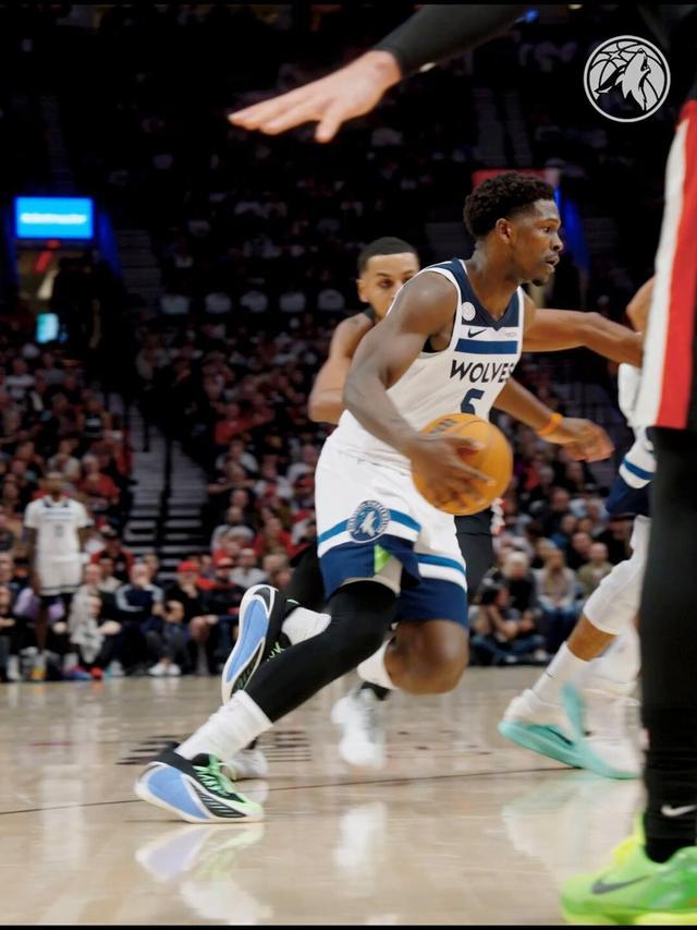 狼王再现！爱德华兹狂轰41分7板，森林狼险胜开拓者