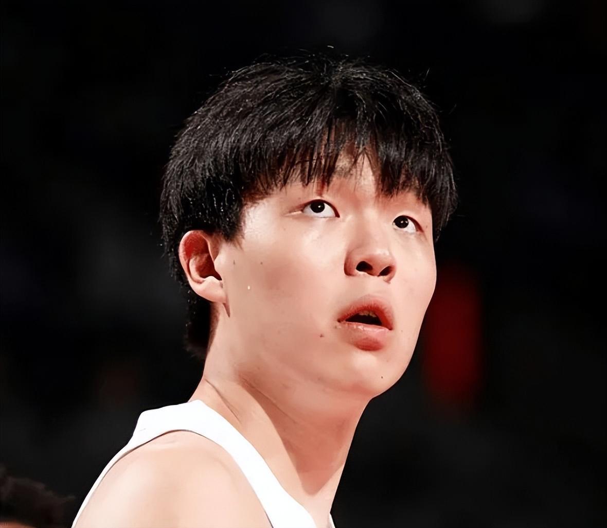 杨瀚森NBA首秀2分1板引热议，张卫平刘维伟点评出圈