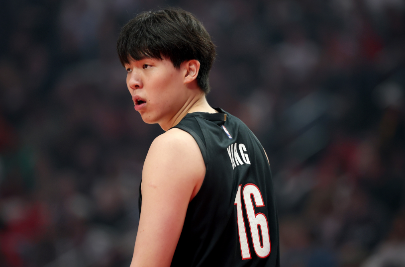 刘维伟盛赞杨瀚森NBA首秀：虽被隔扣但表现亮眼，未来可期