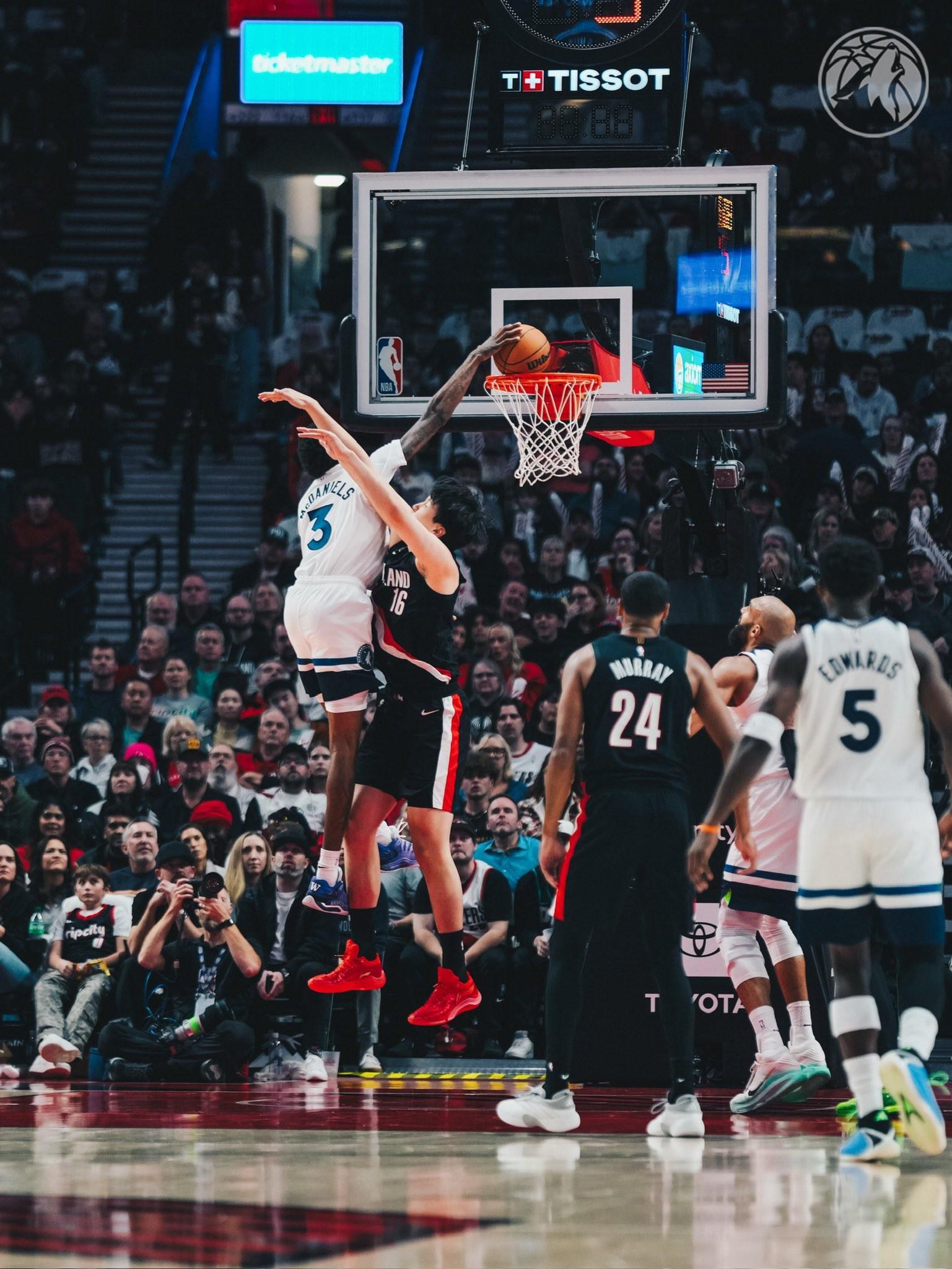 森林狼麦丹霸气隔扣杨瀚森，官方配文引热议