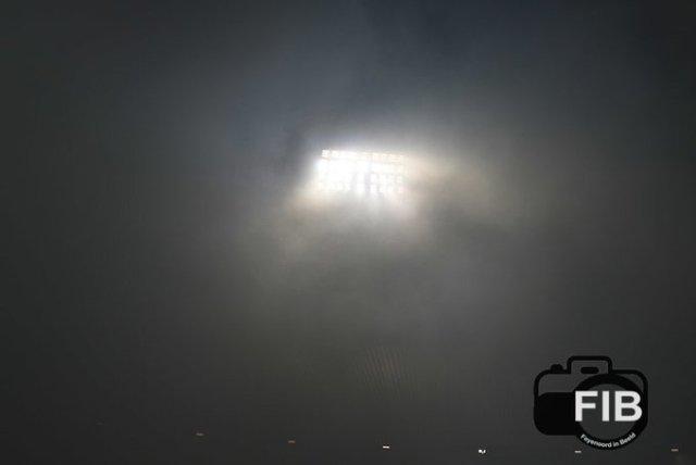 风暴来袭！埃因霍温欧联比赛两度推迟时间