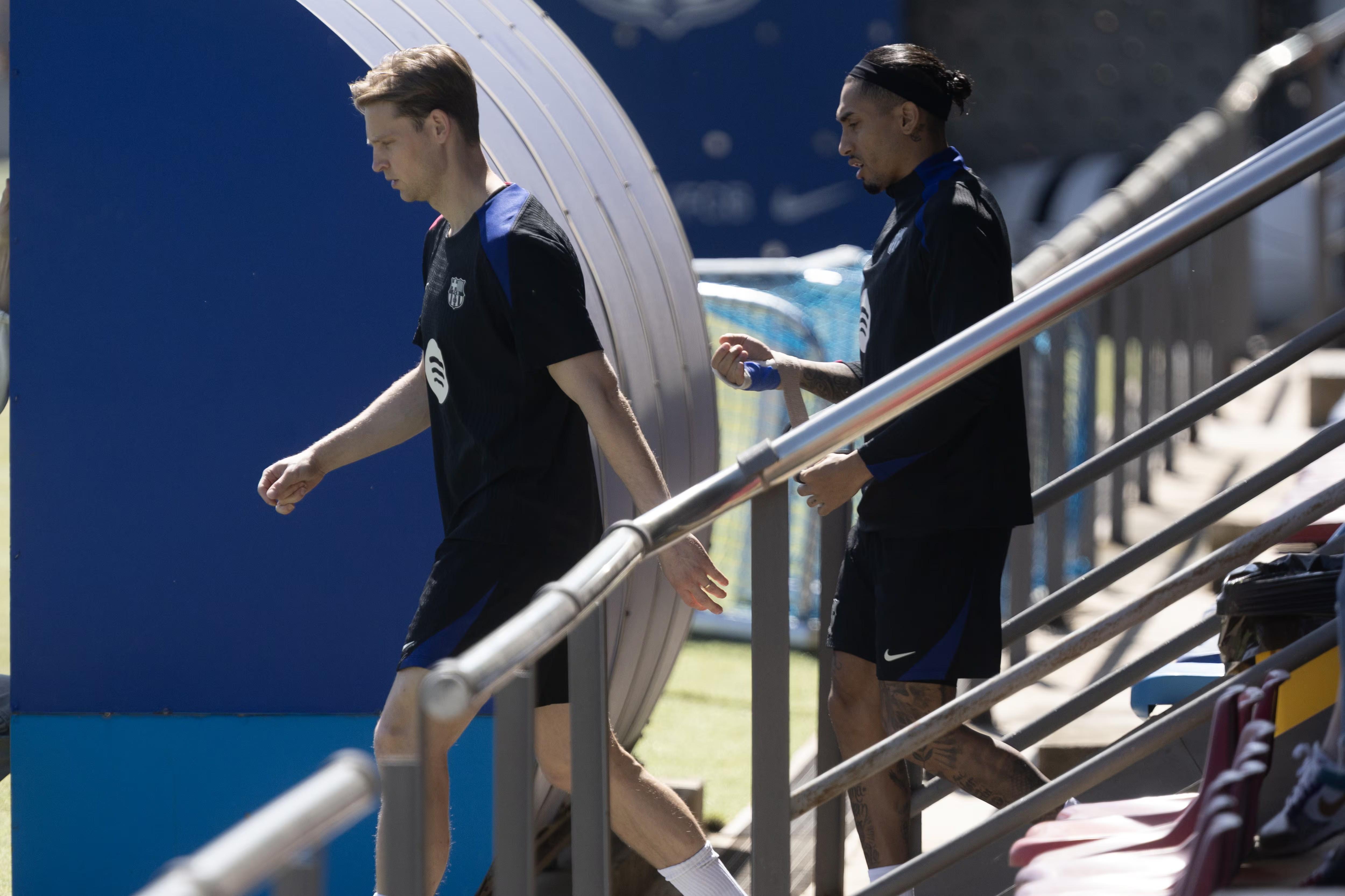 阿斯报：德容胃肠炎缺席训练，或能出战国家德比