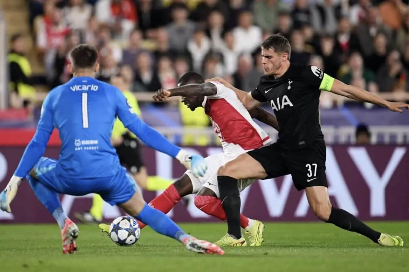 欧冠热刺0-0摩纳哥：维卡里奥神扑救主，中场创造力待提升