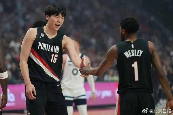 苏群点评杨瀚森NBA首秀：起点虽低但未来仍有机会