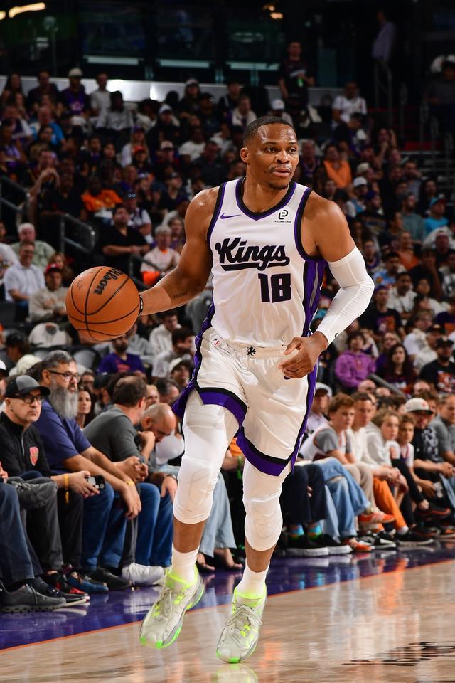 威少国王首秀数据解析：19分钟8中2得6分，表现中规中矩