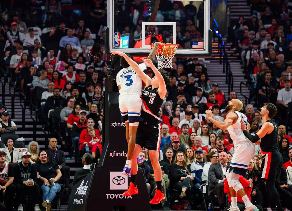 杨瀚森NBA首秀仅5分16秒遭DNP 隔扣成焦点引热议