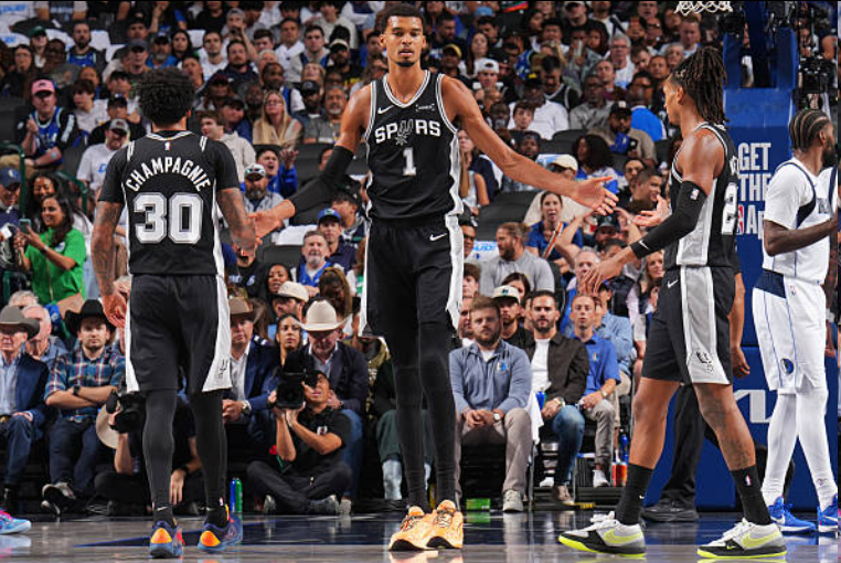 文班亚马揭幕战狂砍40分15板0失误 创NBA六大历史纪录