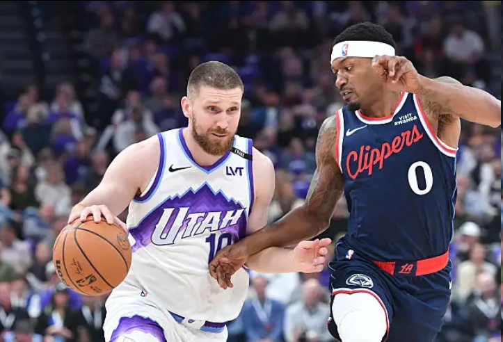 快船揭幕战21分惨败爵士！比尔表现引嘲讽，美网友：解散吧