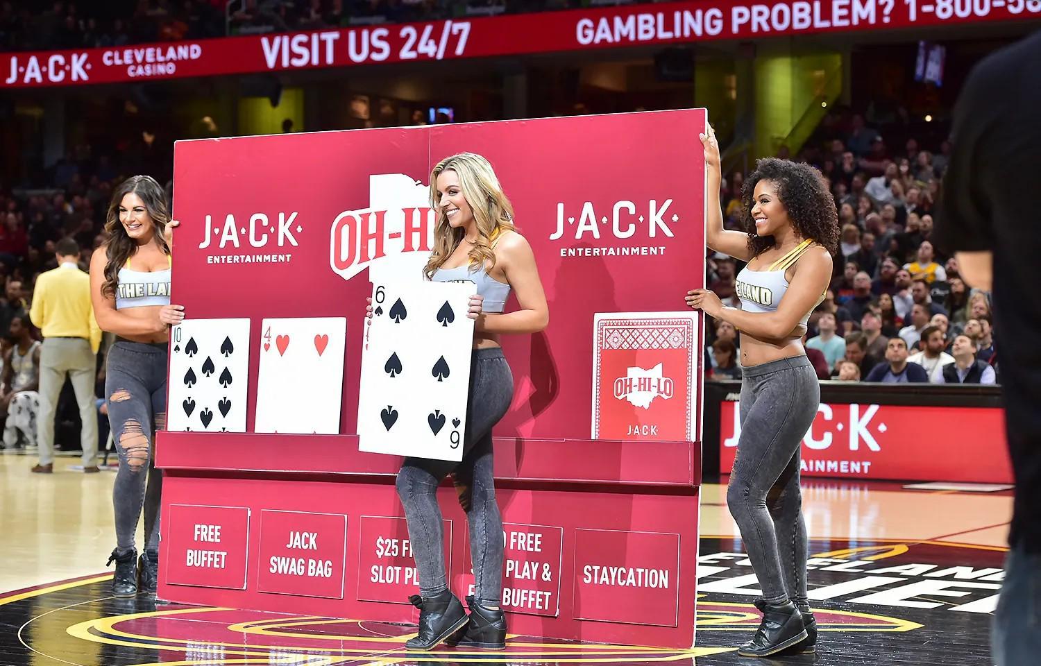 NBA扫赌风暴：一日三球星及主教练被捕，联盟震动