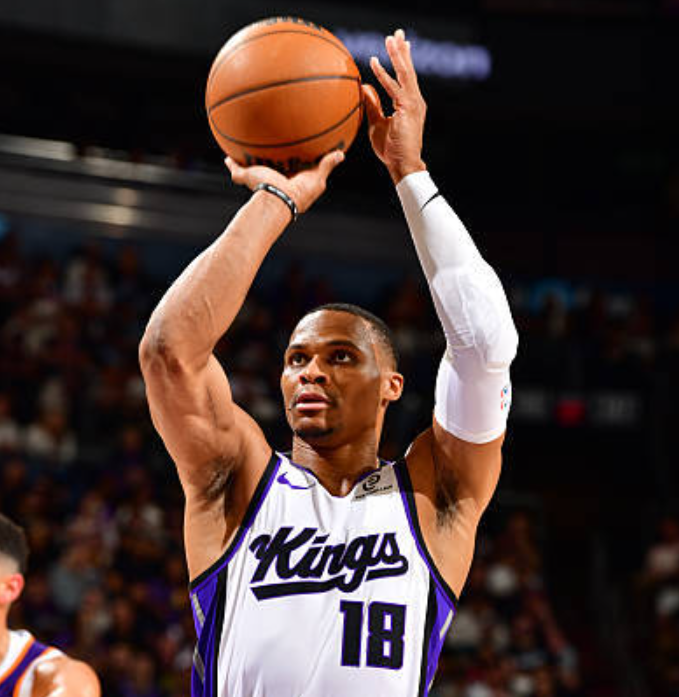 威斯布鲁克首秀4分惜败！8投2中需时间磨合