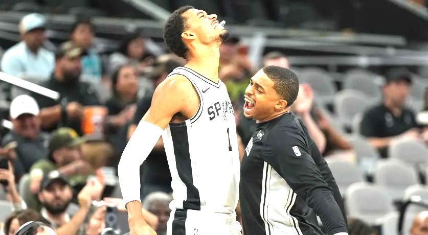 文班亚马狂砍40+15！独行侠92-125惨败马刺，输球原因深度剖析