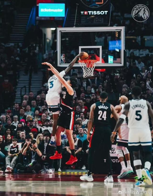 NBA首秀杨瀚森砍2分1篮板，回应隔扣事件，利拉德倾囊相授