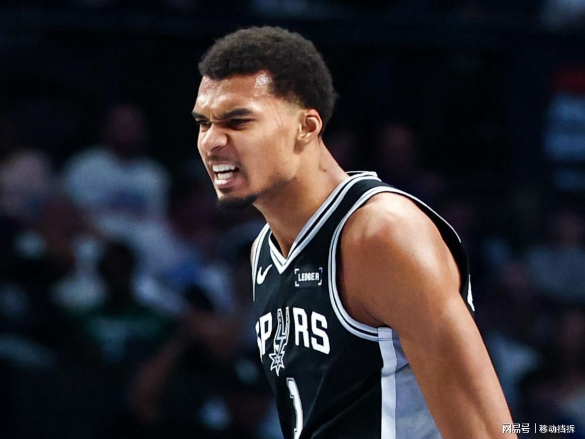 文班亚马狂砍40+15！两赛季超越恩比德，成NBA新星