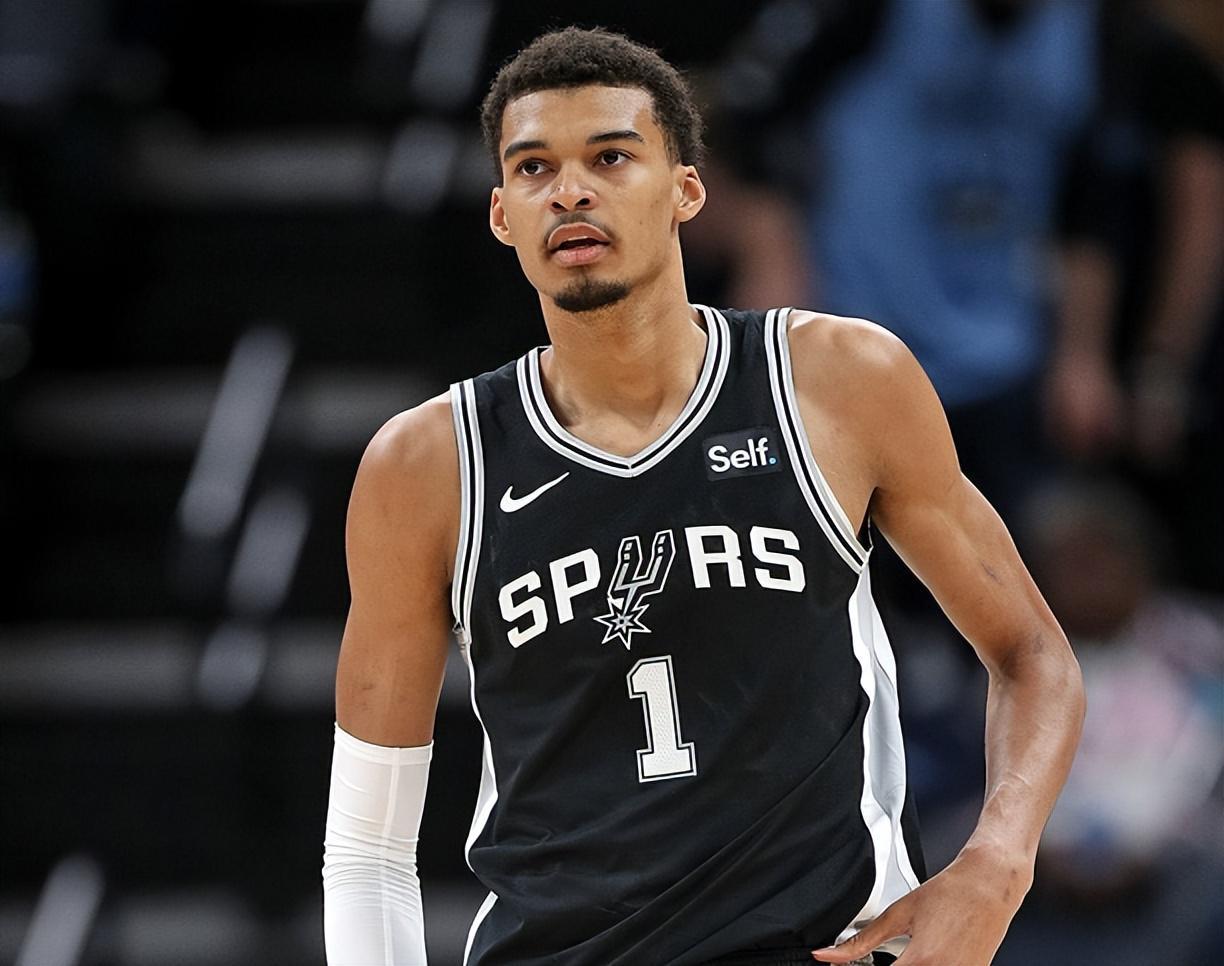 40分15板3帽！文班亚马完爆浓眉创多项纪录，弗拉格首秀遇挫