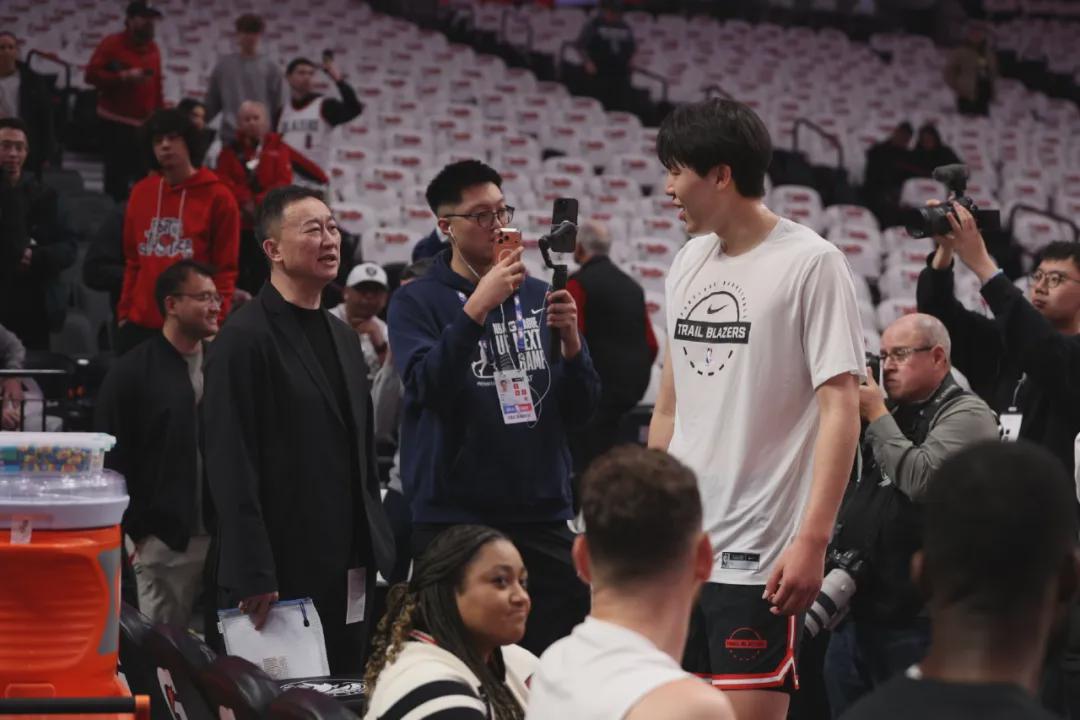 NBA常规赛：杨瀚森首秀2分1板遭弃用，文班亚马40+15打爆弗拉格